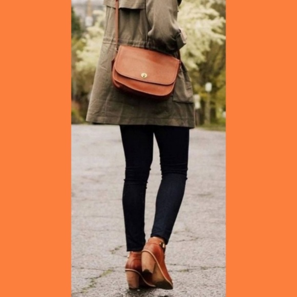 Tan faux leather crossbody bag With Mirror And Coin Keychain Small Purse NEW - Picture 9 of 10